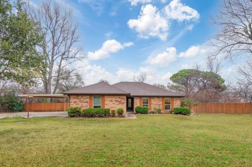 628 Donna Ct, Burleson, TX 76028-1320