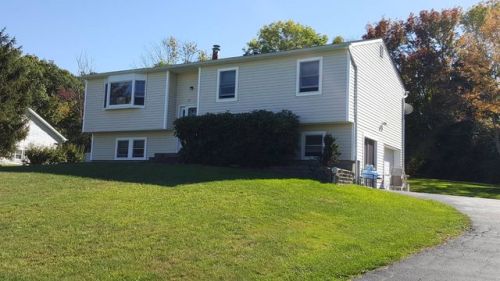 25 Dussenbury Dr, Florida, NY 10921-1404