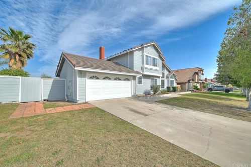 751 Larch Ave, Rialto CA  92376-4751 exterior