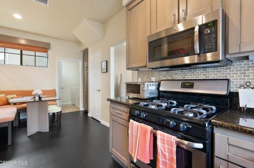 4766 Castello Way, Calabasas CA  91377-5500 exterior