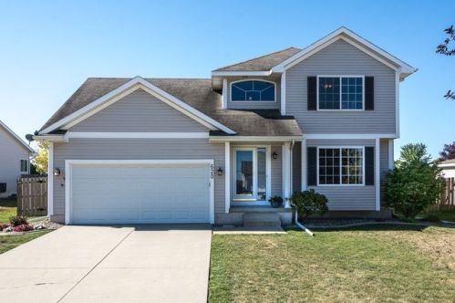 620 Redbud Ct, Waukee, IA 50263-8176