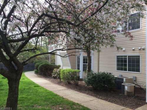 50 Fieldstone Rd, Bedminster NJ  07921-1428 exterior