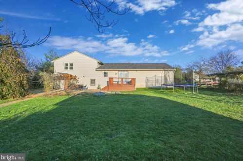 60 Aspen Dr, Mount Joy PA  17552-9512 exterior