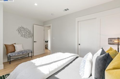 7298 Tamarack Dr, Pleasanton CA  94568-1749 exterior