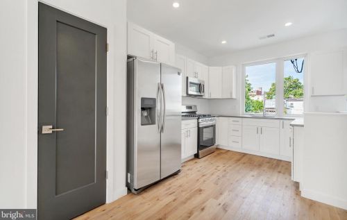 2413 3rd St, Philadelphia, PA 19133-3008