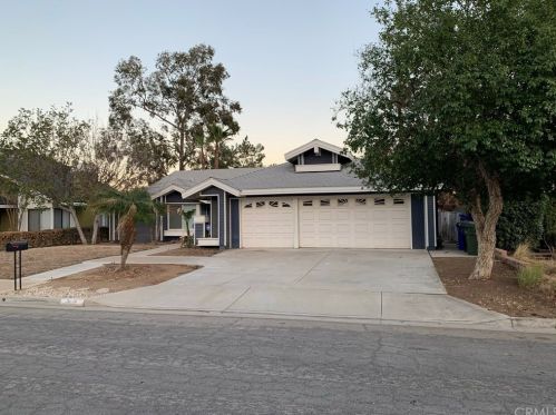 5810 Greens Dr, Riverside, CA 92509-7326
