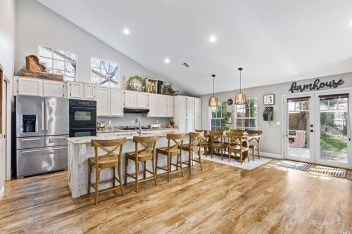 424 Stanford St, Vacaville CA  95687-4653 exterior