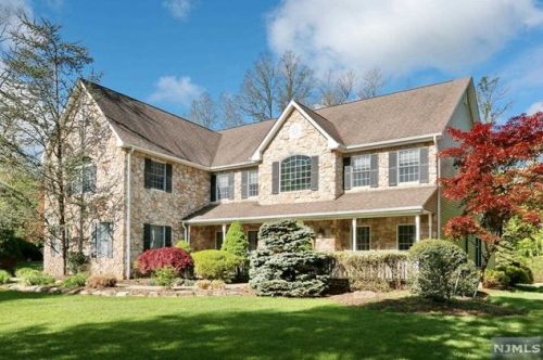 50 Nickelrain Ct, Montvale, NJ 07645-1100