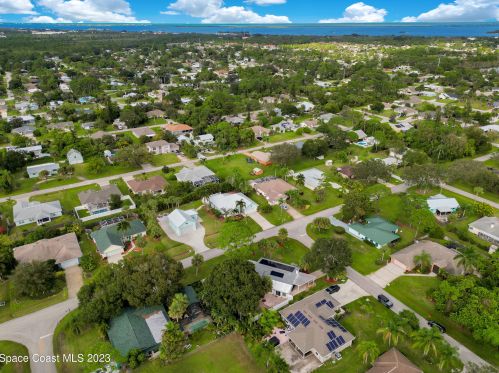 402 Ash St, Sebastian FL  32958-4308 exterior