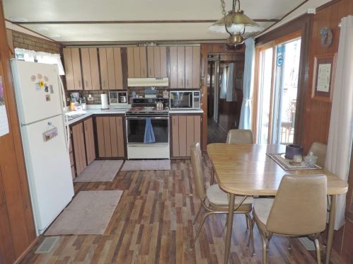 16185 Cheryl Ln, Crivitz, WI 54114-8991