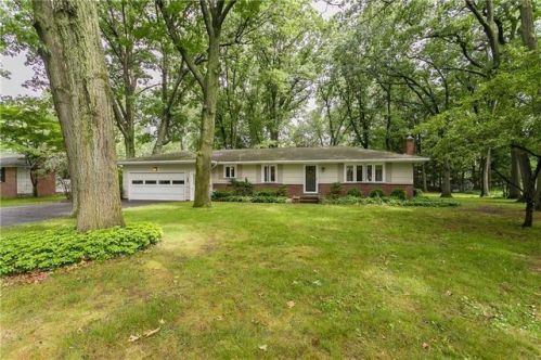 212 Raphael Dr, Webster, NY 14580-1318