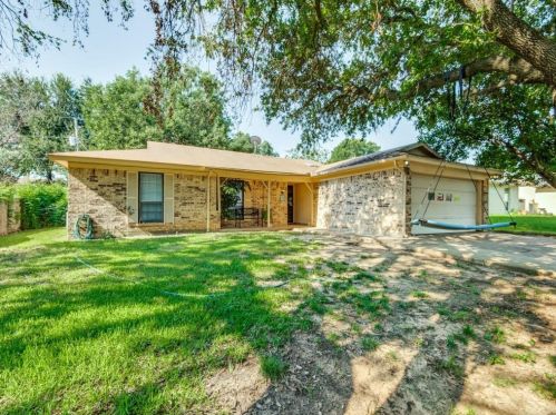 8404 Glenann Dr, Fort Worth, TX 76182-4116