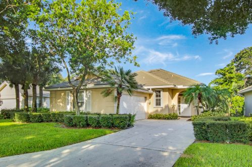 1024 Bedford Ave, West Palm Beach, FL 33403-1116