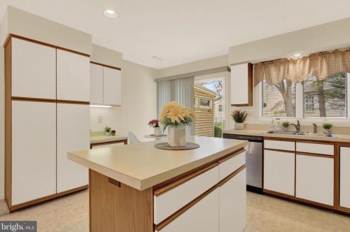 427 Deerfield Dr, Hanover PA  17331-1368 exterior