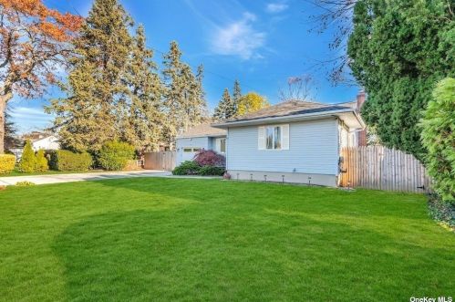 516 Greene Ave, North Lindenhurst NY  11757-3449 exterior