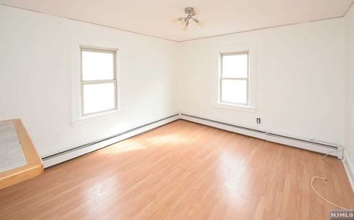 1515 82nd St, North Bergen, NJ 07047-4209