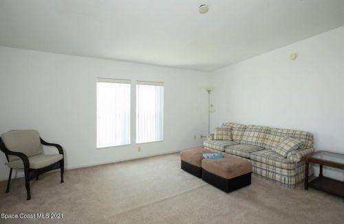 7640 Agawam Rd, Sebastian, FL 32976-7759