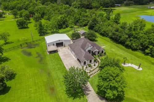 83 County Road 4868, Mont Belvieu, TX 77535