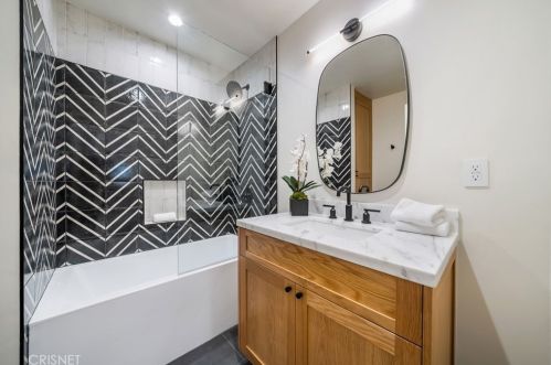 5503 Costello Ave, Van Nuys CA  91401-5706 exterior