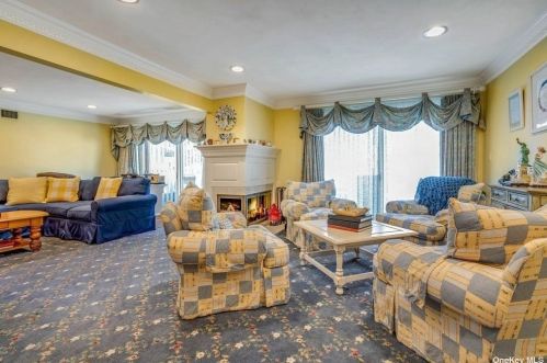 147 Foxwood Dr, Muttontown NY  11753-1121 exterior