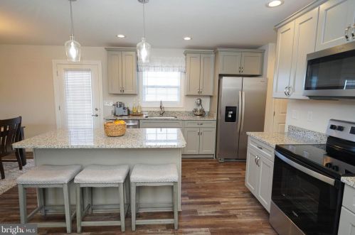 2 Highland Dr, Seaford DE  19973-4827 exterior