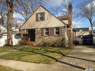 48 Carol Ct, Lynbrook, NY 11563-1126