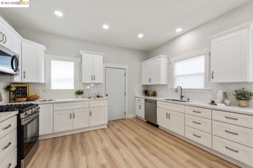 319 Foothill Blvd, Oakland CA  94606-2322 exterior