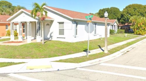 921 10th St, West Palm Beach, FL 33401-3273