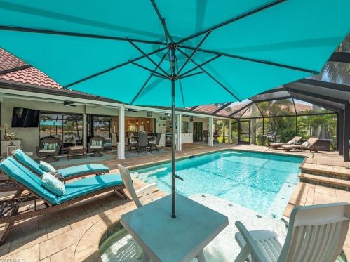 18013 Royal Tree Pkwy, Naples FL  34114-8941 exterior