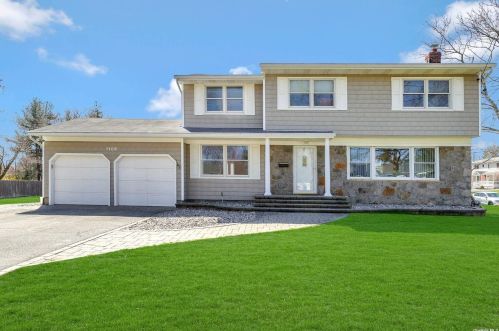 1108 5th Ave, Elwood, NY 11731-2532