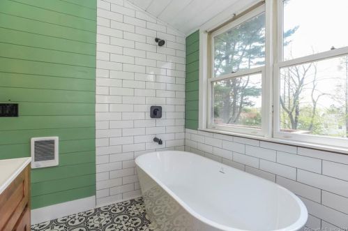 415 Ridge Rd, Middletown CT  06457-5230 exterior