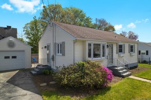 87 Bayshore Dr, United States Coast Guard Ac, CT 06320-2902