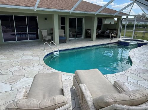 711 Cherry Blossom Ct, Naples, FL 34120-1493