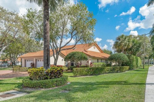 7320 Summer Tree Dr, Boynton Beach, FL 33437-3875