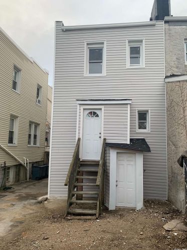 813 Meehan Ave, Far Rockaway NY  11691-5517 exterior