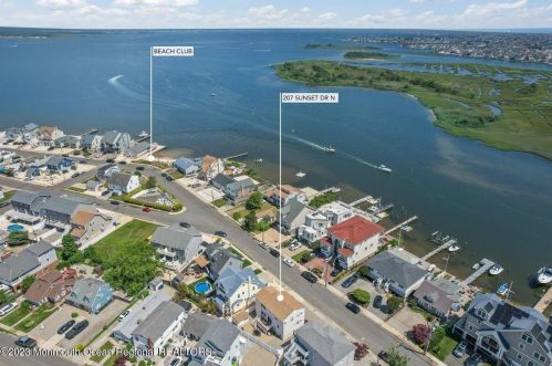 207 Sunset Dr, Pelican Island, NJ 08751-2222