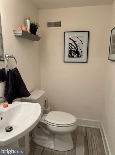 2443 Manton St, Philadelphia PA  19146-2433 exterior