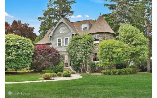 679 Ely Ave, New Rochelle, NY 10803-2401