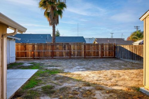 147 Drake Ave, Modesto CA  95350-4518 exterior