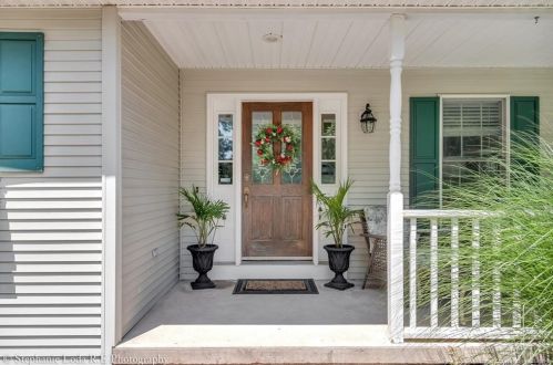 812 Pleasant St, Southington CT  06489-2015 exterior