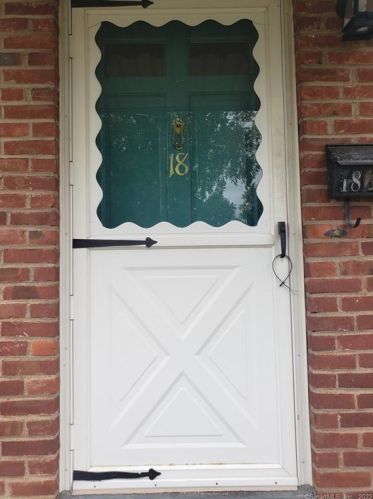18 Beckwith Dr, Plainville, CT 06062-2145