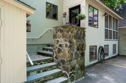 258 Shore Dr, Salem NH  03079-1694 exterior