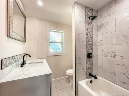 46 Sander St, United States Coast Guard Ac CT  06320-3320 exterior