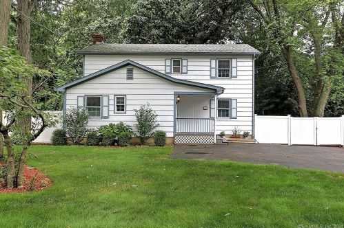 22 Harvest Ln, Milford, CT 06461-1705