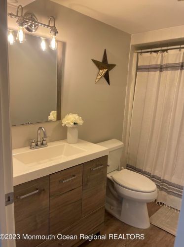 118 Mnr Dr, Tinton Falls NJ 07701-2456 exterior