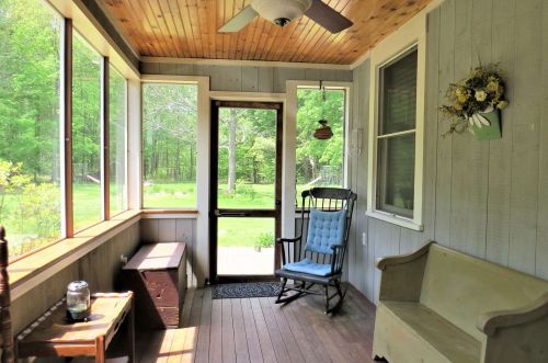 30 Church St, Kingston, NH 03848-3007