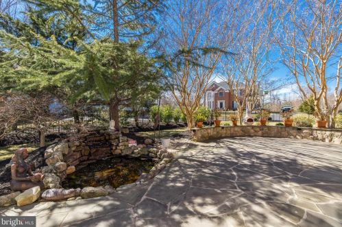 19376 Ml Dm Pl, Leesburg VA 20176-1637 exterior