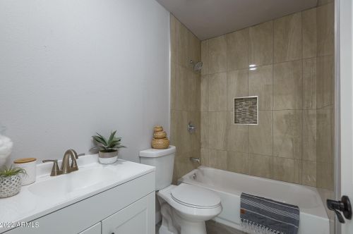 9409 4th Ave, Phoenix AZ  85021-2410 exterior