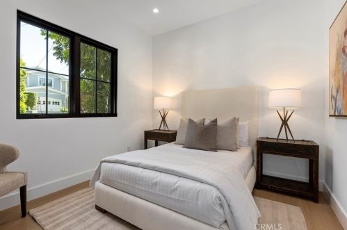 4955 Haskell Ave, Van Nuys CA  91436-1674 exterior