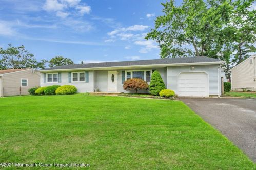 328 Tennessee Dr, Bricktown, NJ 08723-6070